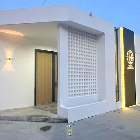 The Luxurious 27, Johor Bahru Villa Exteriör bild