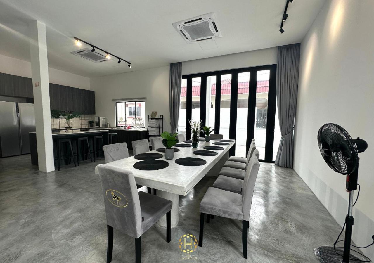 The Luxurious 27, Johor Bahru Villa Exteriör bild