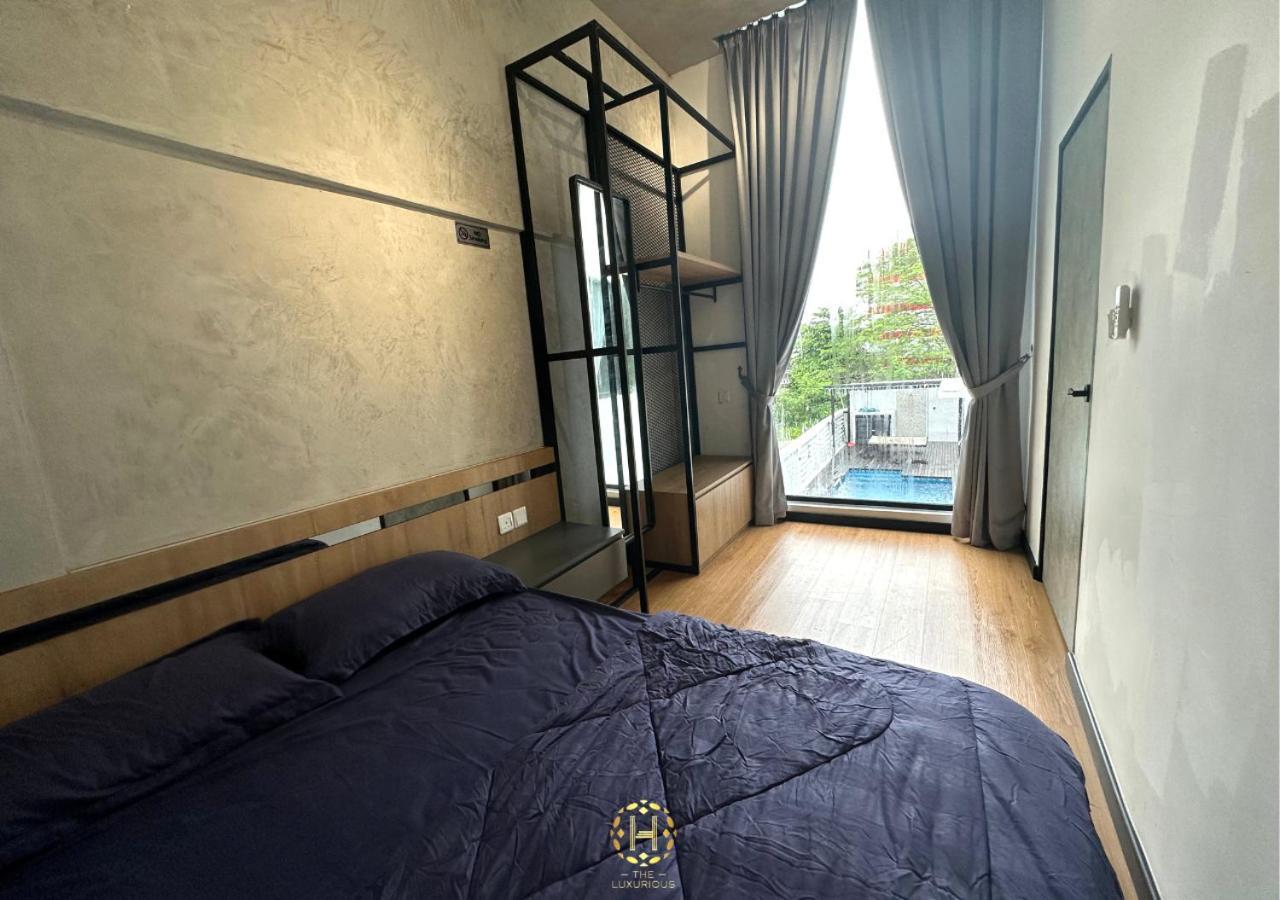 The Luxurious 27, Johor Bahru Villa Exteriör bild