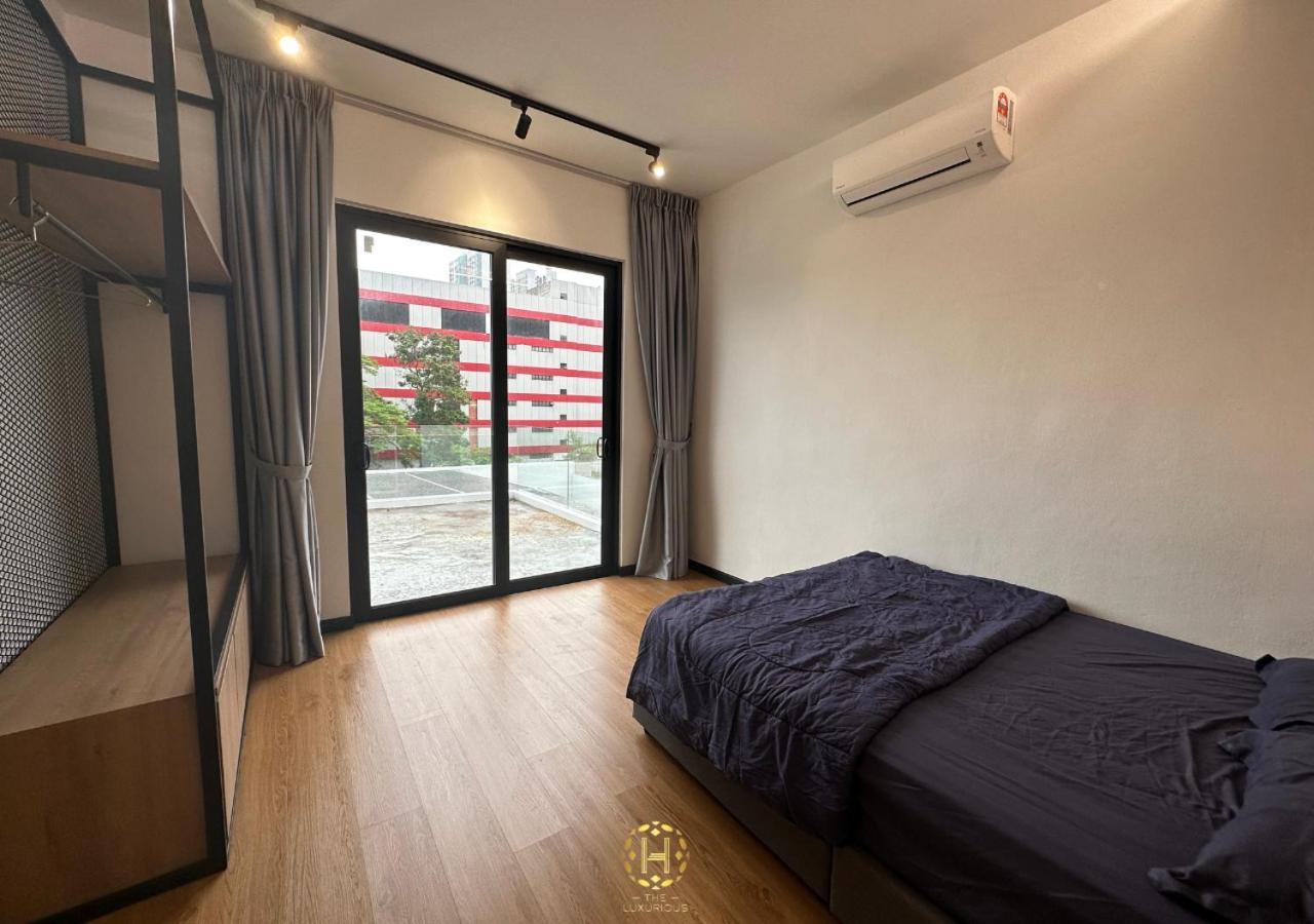 The Luxurious 27, Johor Bahru Villa Exteriör bild