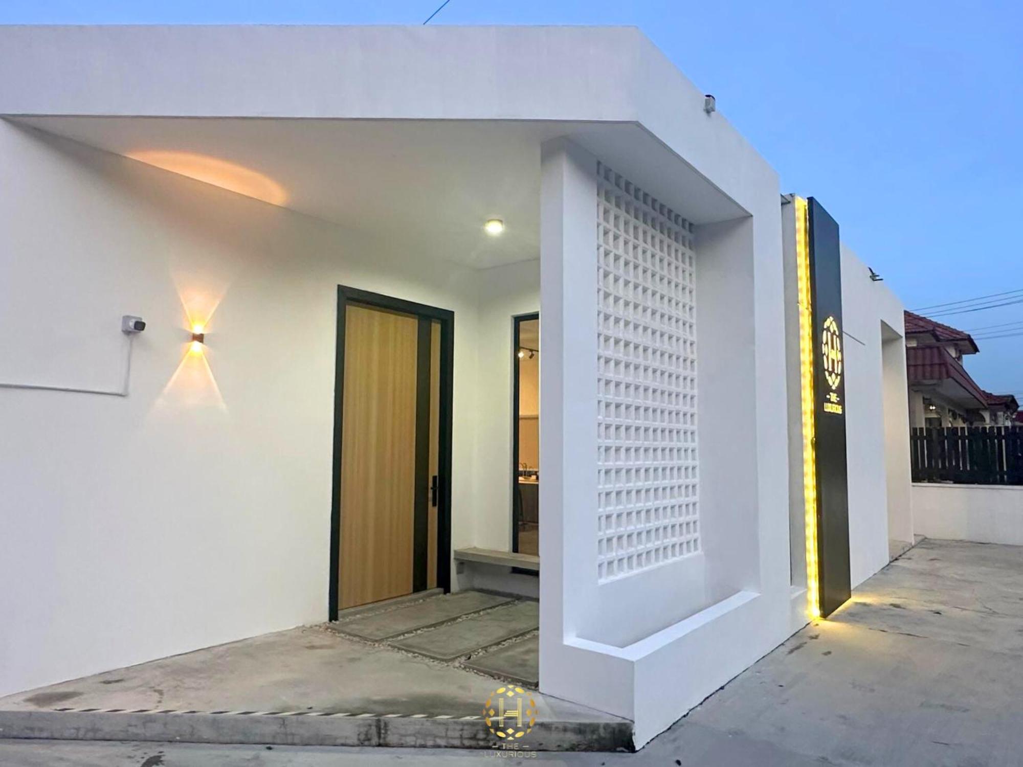 The Luxurious 27, Johor Bahru Villa Exteriör bild