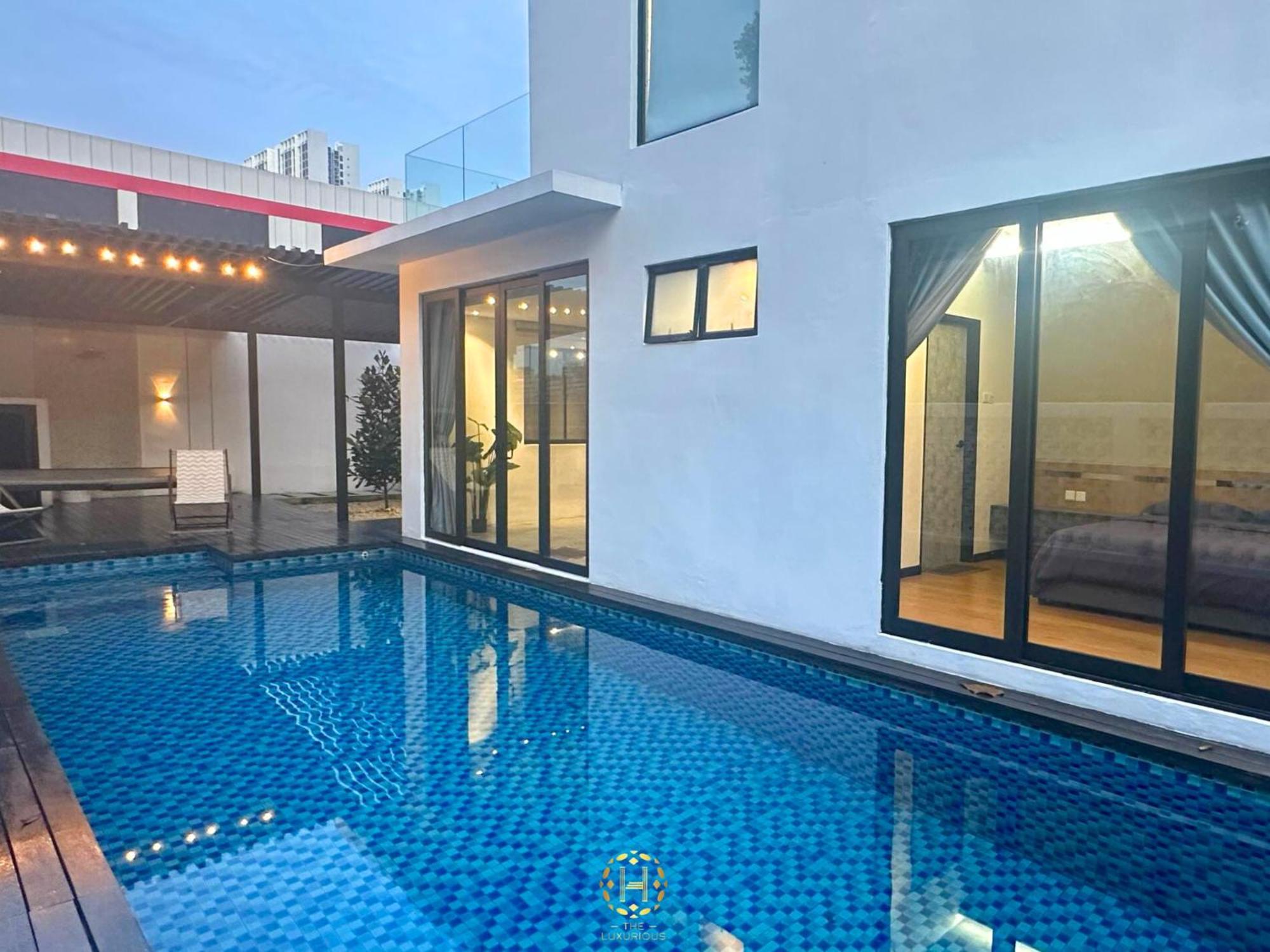 The Luxurious 27, Johor Bahru Villa Exteriör bild
