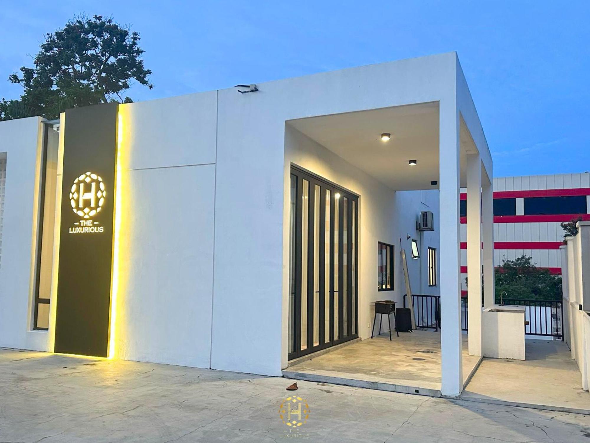 The Luxurious 27, Johor Bahru Villa Exteriör bild